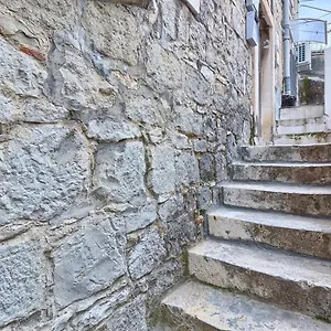 Modern In A Superb Location Split